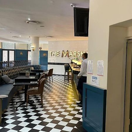 יוהנסבורג Cool & Easy Flat In The Heart Of Marshalltown מראה חיצוני תמונה