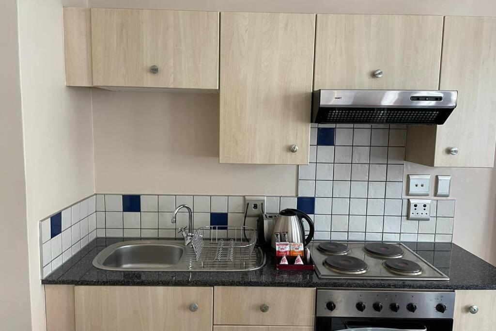 יוהנסבורג Cool & Easy Flat In The Heart Of Marshalltown מראה חיצוני תמונה