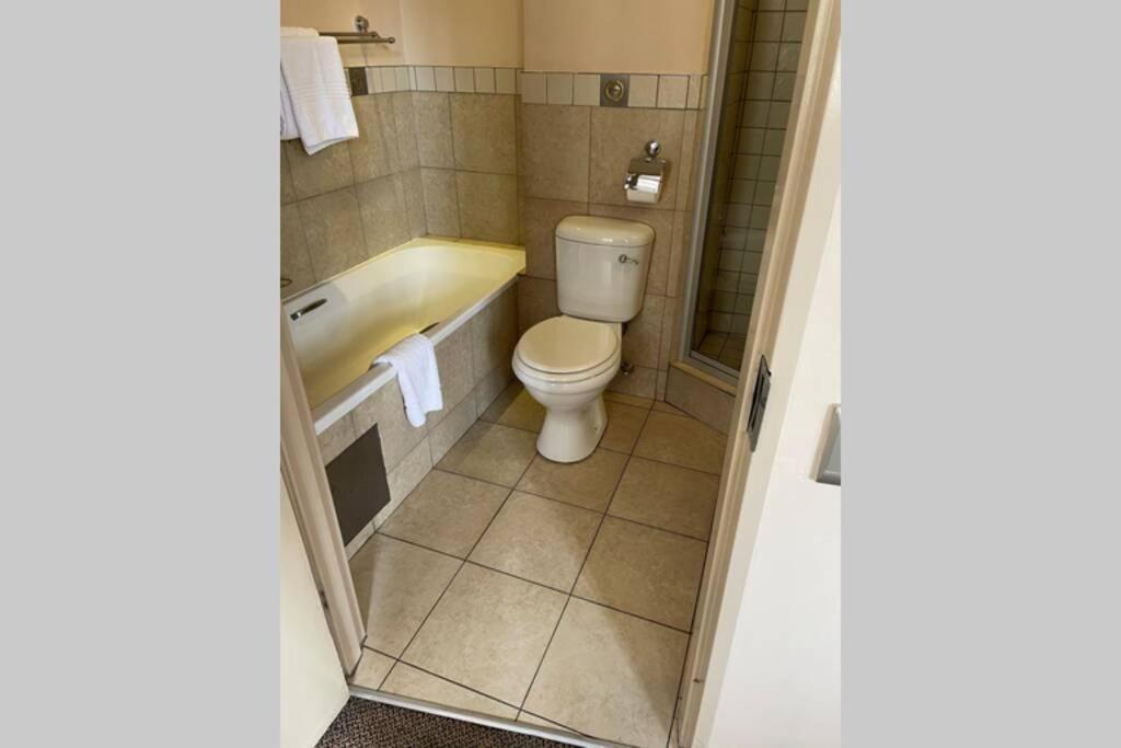 יוהנסבורג Cool & Easy Flat In The Heart Of Marshalltown מראה חיצוני תמונה